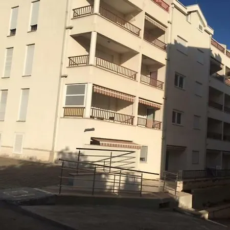 アパート Makarska Apartment