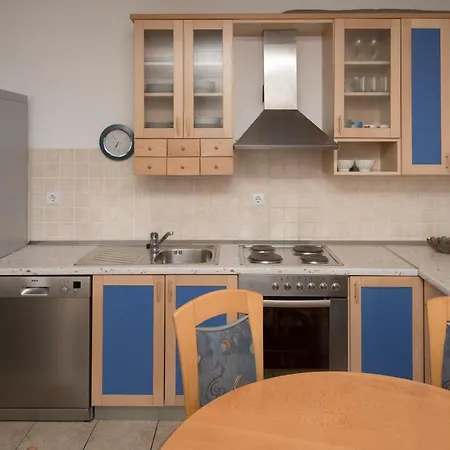アパート Makarska Apartment