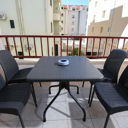 アパート Makarska Apartment
